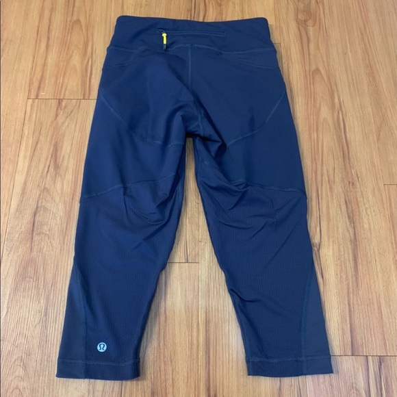 Lululemon Run Crops Luxtreme Hero Blue 4” - Picture 2 of 7